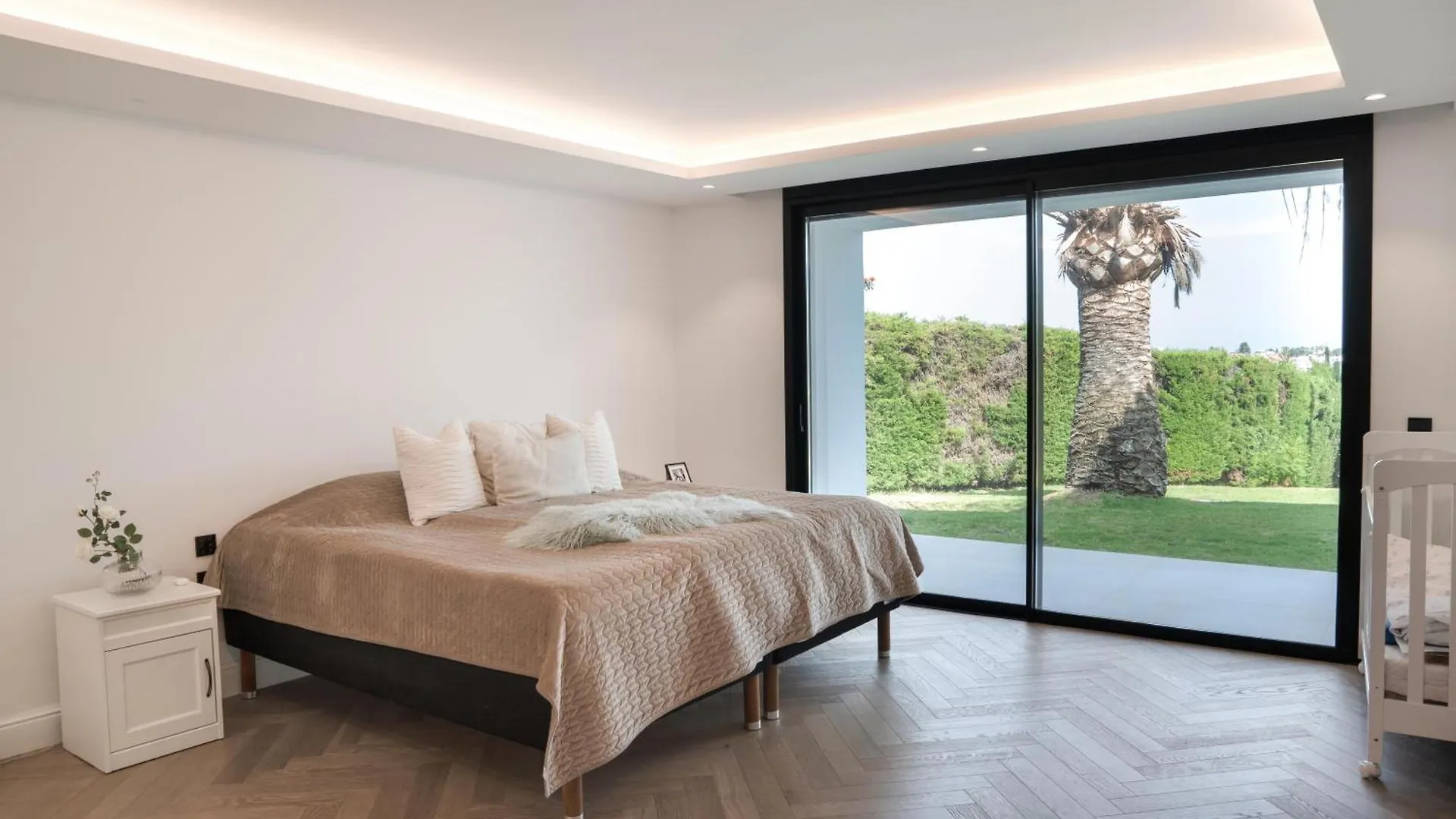 Exquisite 5 Bdrm Luxury Villa W Gym, Bbq, And Pool Marbella