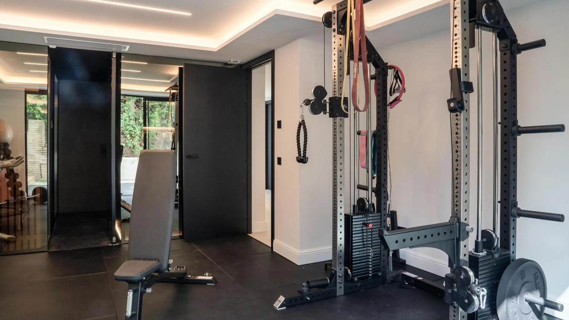 Exquisite 5 Bdrm Luxury Villa W Gym, Bbq, And Pool Marbella 0*,  Španělsko