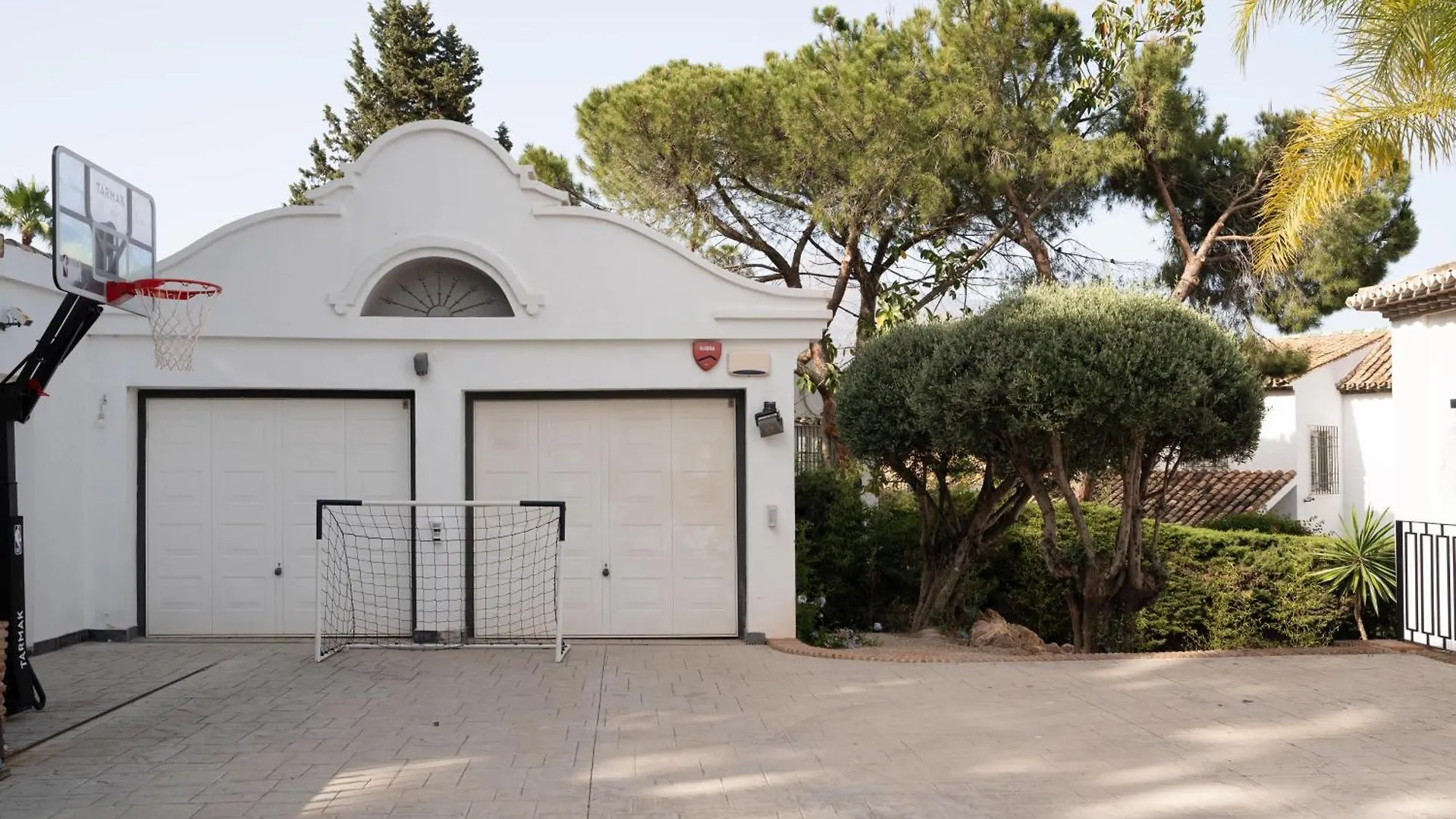 Exquisite 5 Bdrm Luxury Villa W Gym, Bbq, And Pool Marbella Apartment