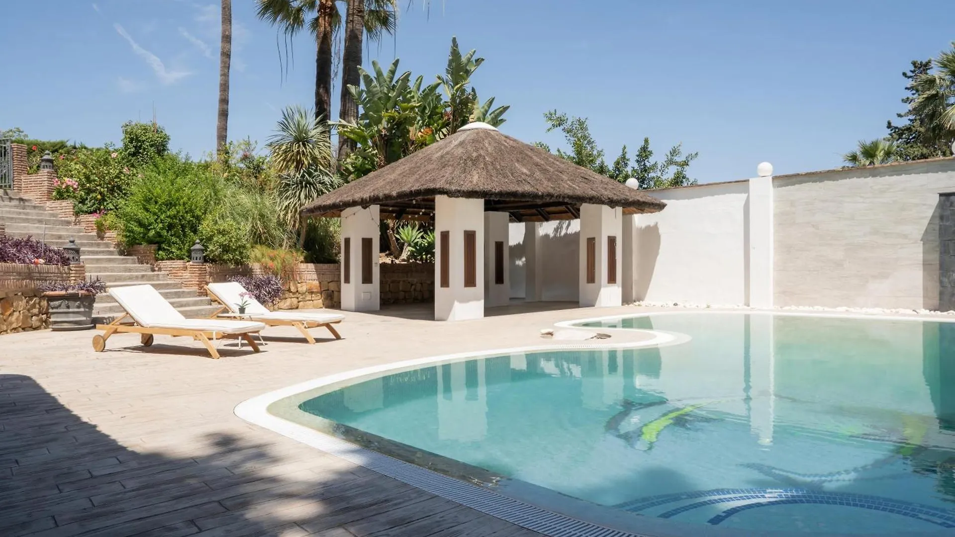 Exquisite 5 Bdrm Luxury Villa W Gym, Bbq, And Pool Marbella Apartment