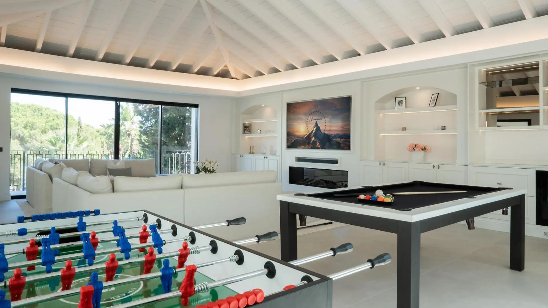 Exquisite 5 Bdrm Luxury Villa W Gym, Bbq, And Pool Marbella