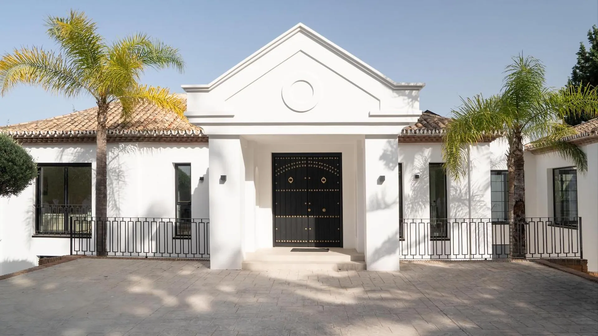 Exquisite 5 Bdrm Luxury Villa W Gym, Bbq, And Pool Marbella 0*,
