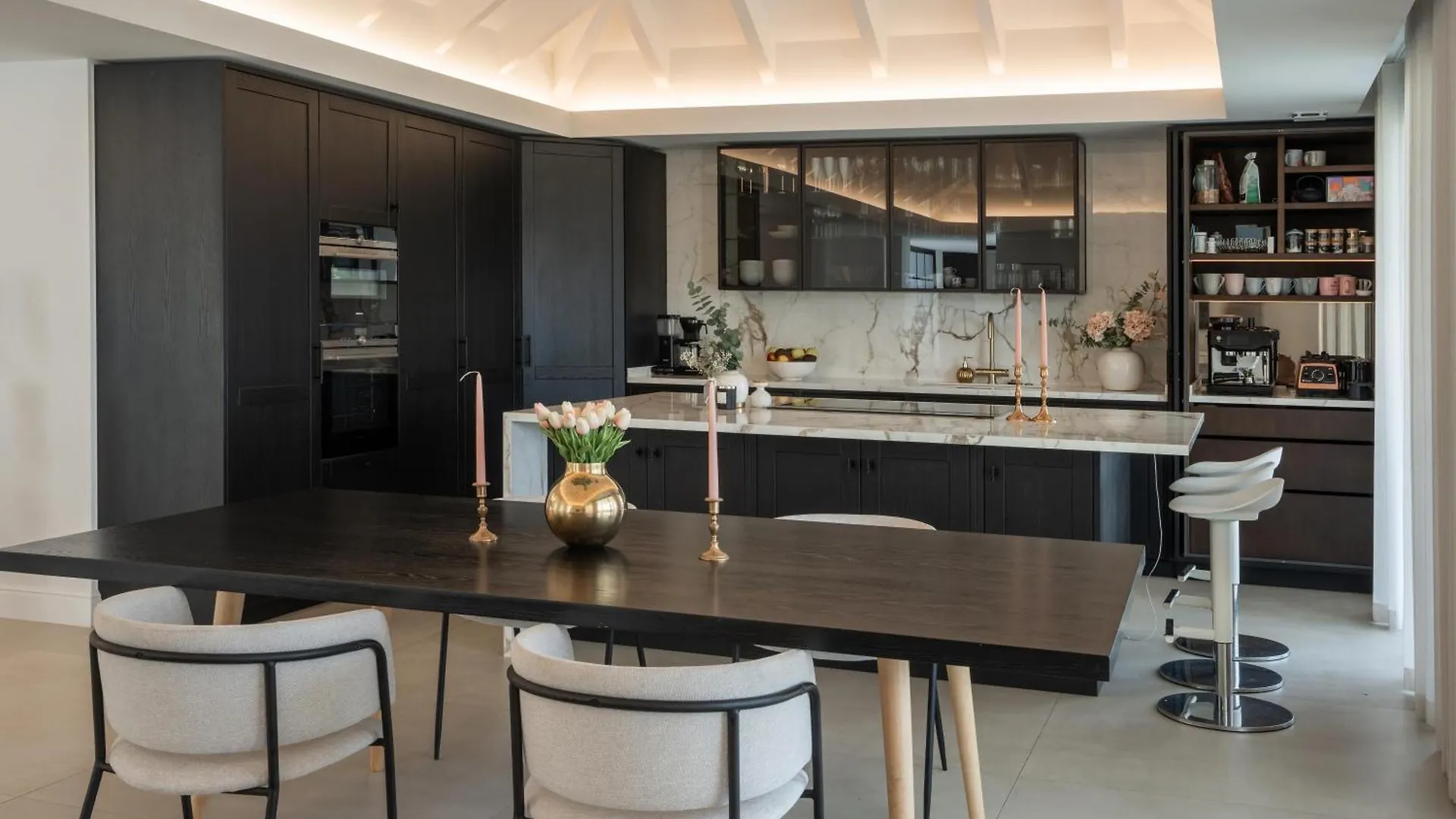 Exquisite 5 Bdrm Luxury Villa W Gym, Bbq, And Pool Marbella