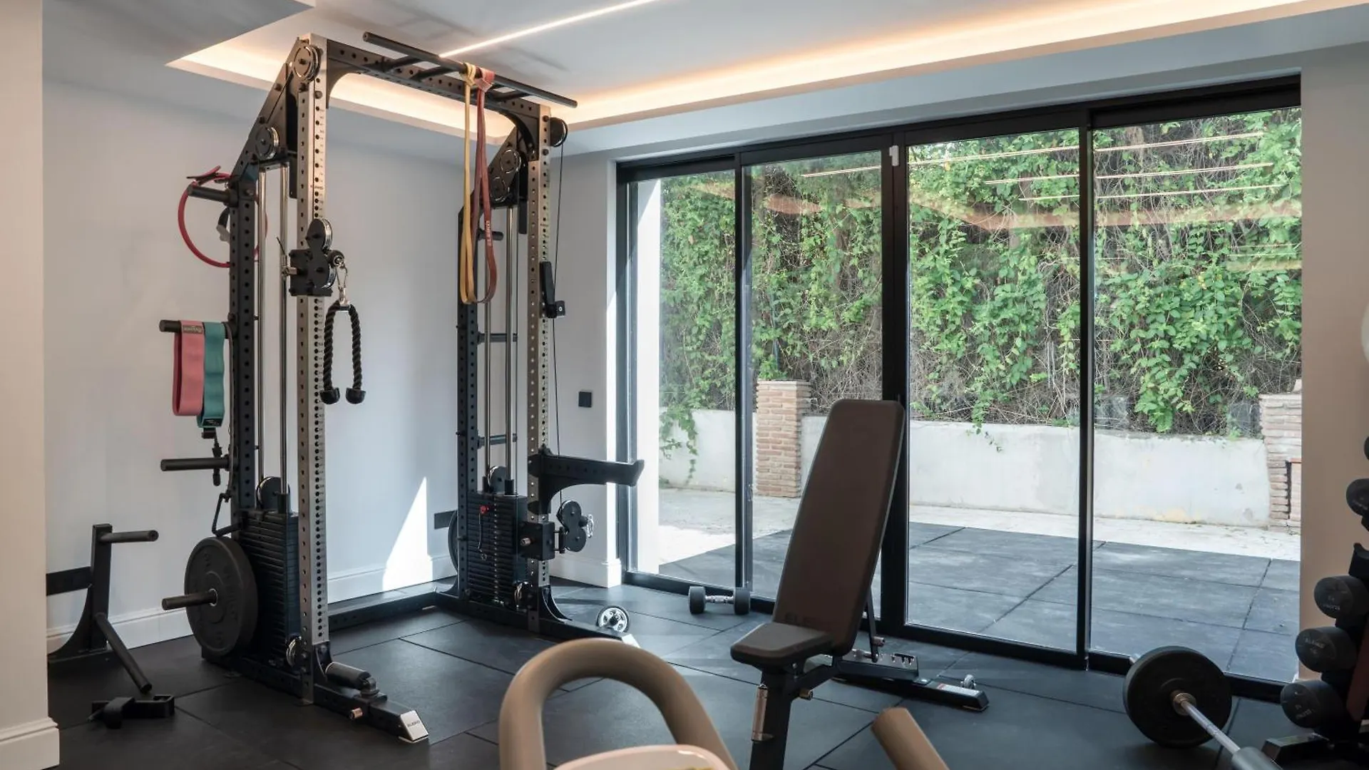 Apartment Exquisite 5 Bdrm Luxury Villa W Gym, Bbq, And Pool Marbella Spain