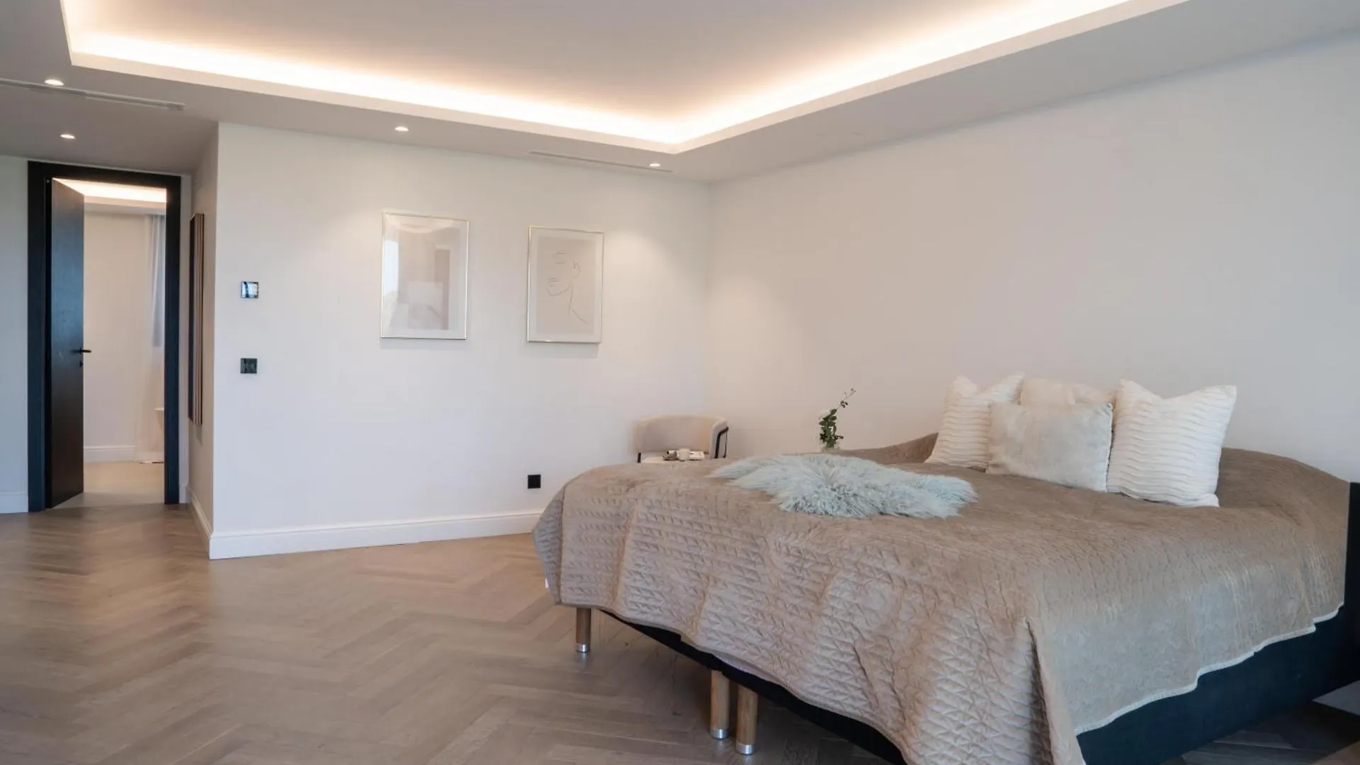 Exquisite 5 Bdrm Luxury Villa W Gym, Bbq, And Pool Marbella Apartment