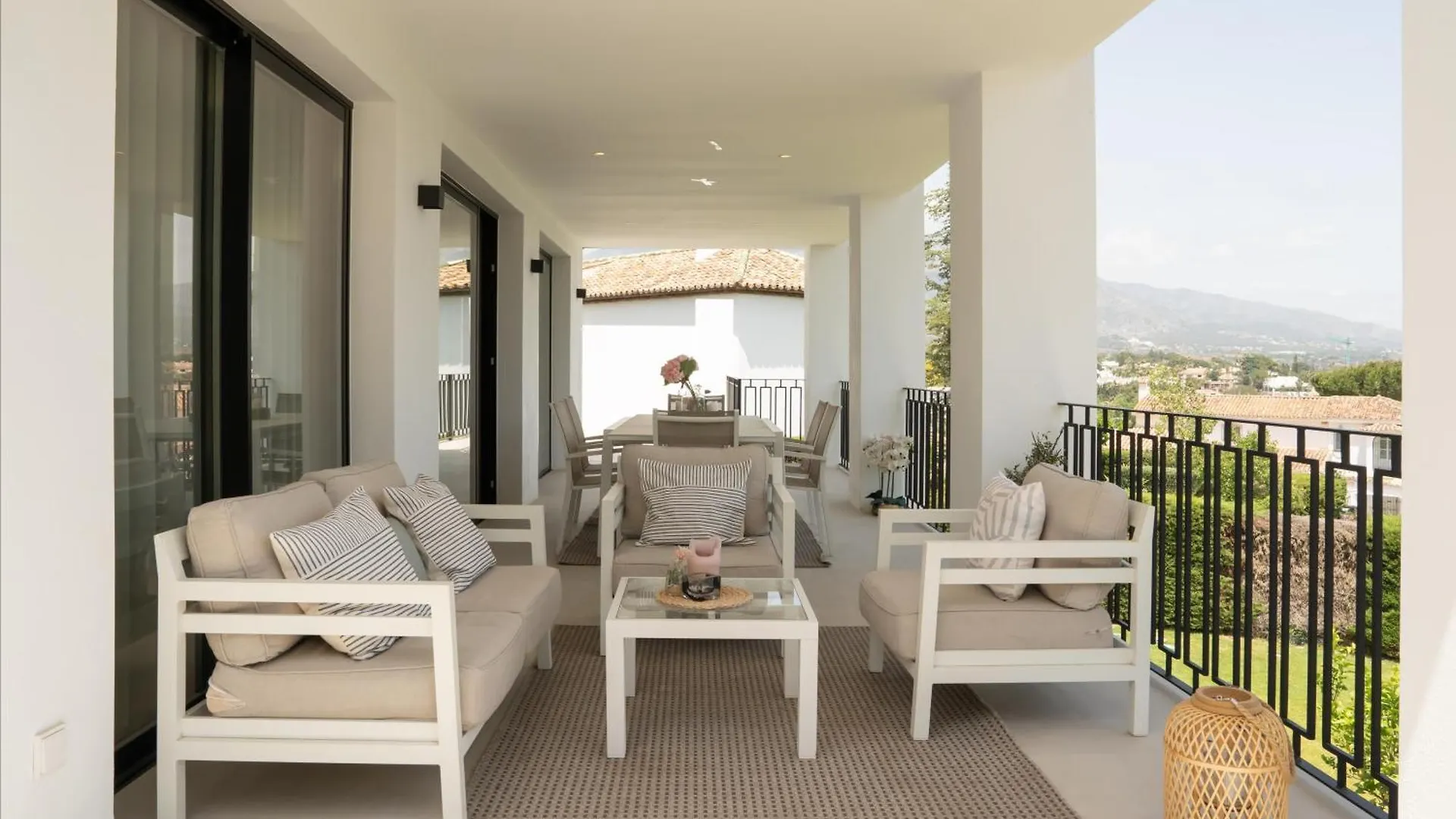 Exquisite 5 Bdrm Luxury Villa W Gym, Bbq, And Pool Marbella Apartment