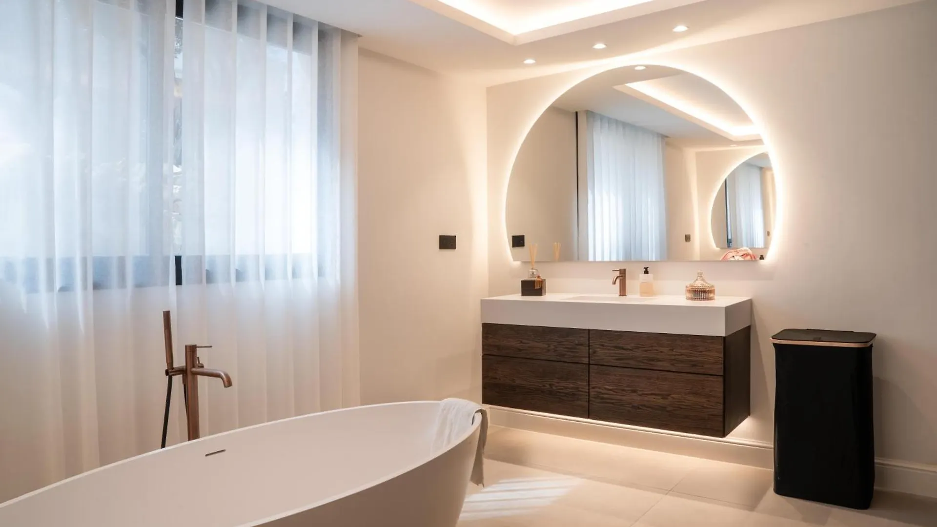 Exquisite 5 Bdrm Luxury Villa W Gym, Bbq, And Pool Marbella Spain