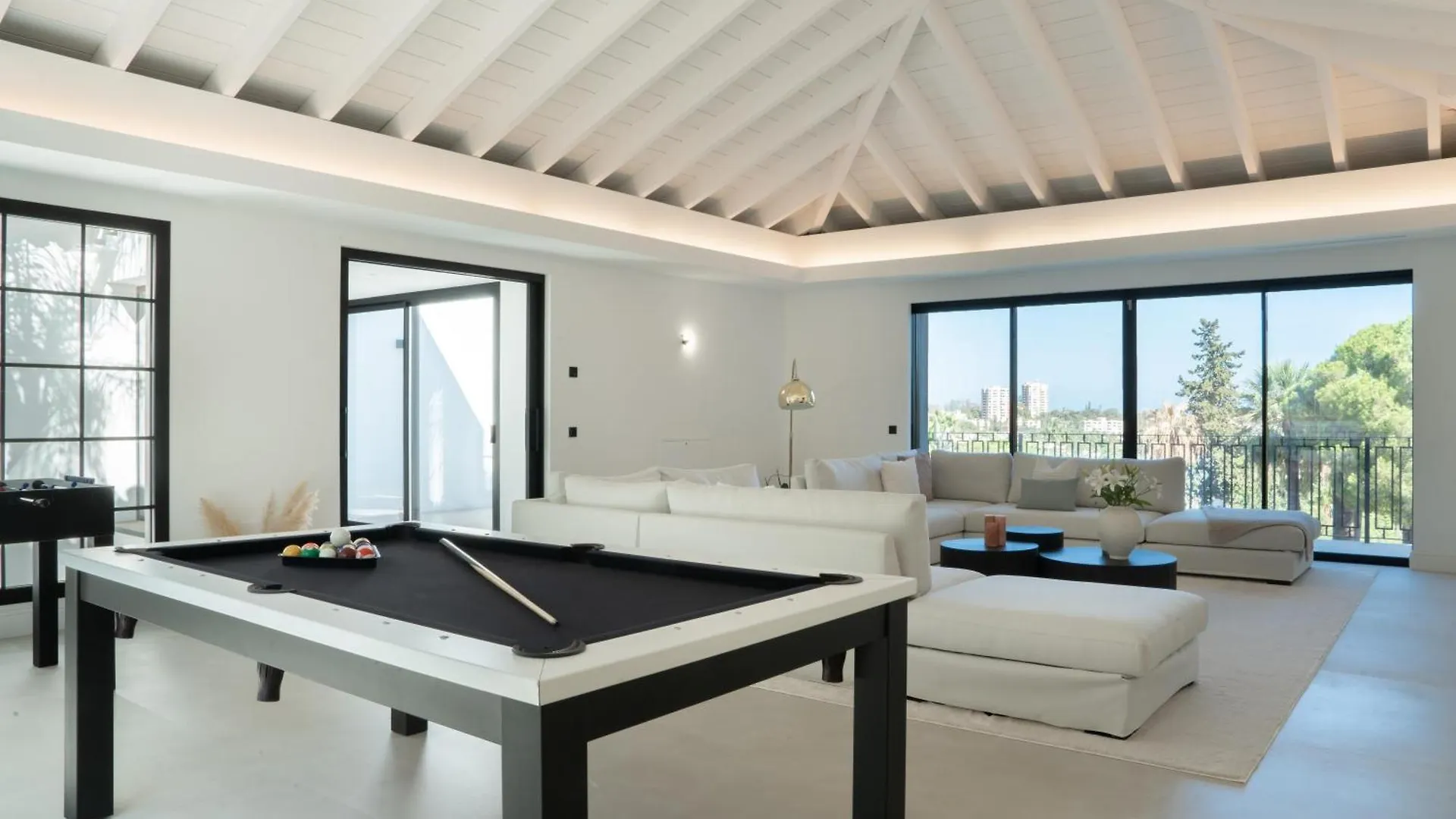 Apartment Exquisite 5 Bdrm Luxury Villa W Gym, Bbq, And Pool Marbella