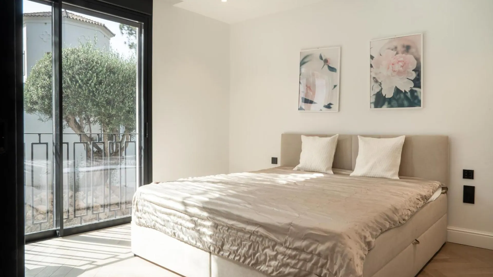Apartment Exquisite 5 Bdrm Luxury Villa W Gym, Bbq, And Pool Marbella